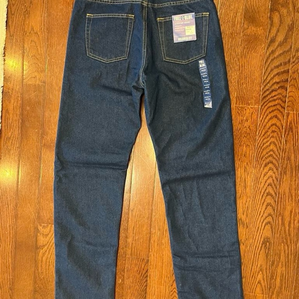 Relaxed Blue Jeans with Crisp Texture